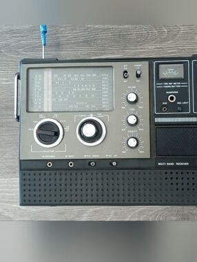 Portable Multi-Band Receiver Radio — Black
